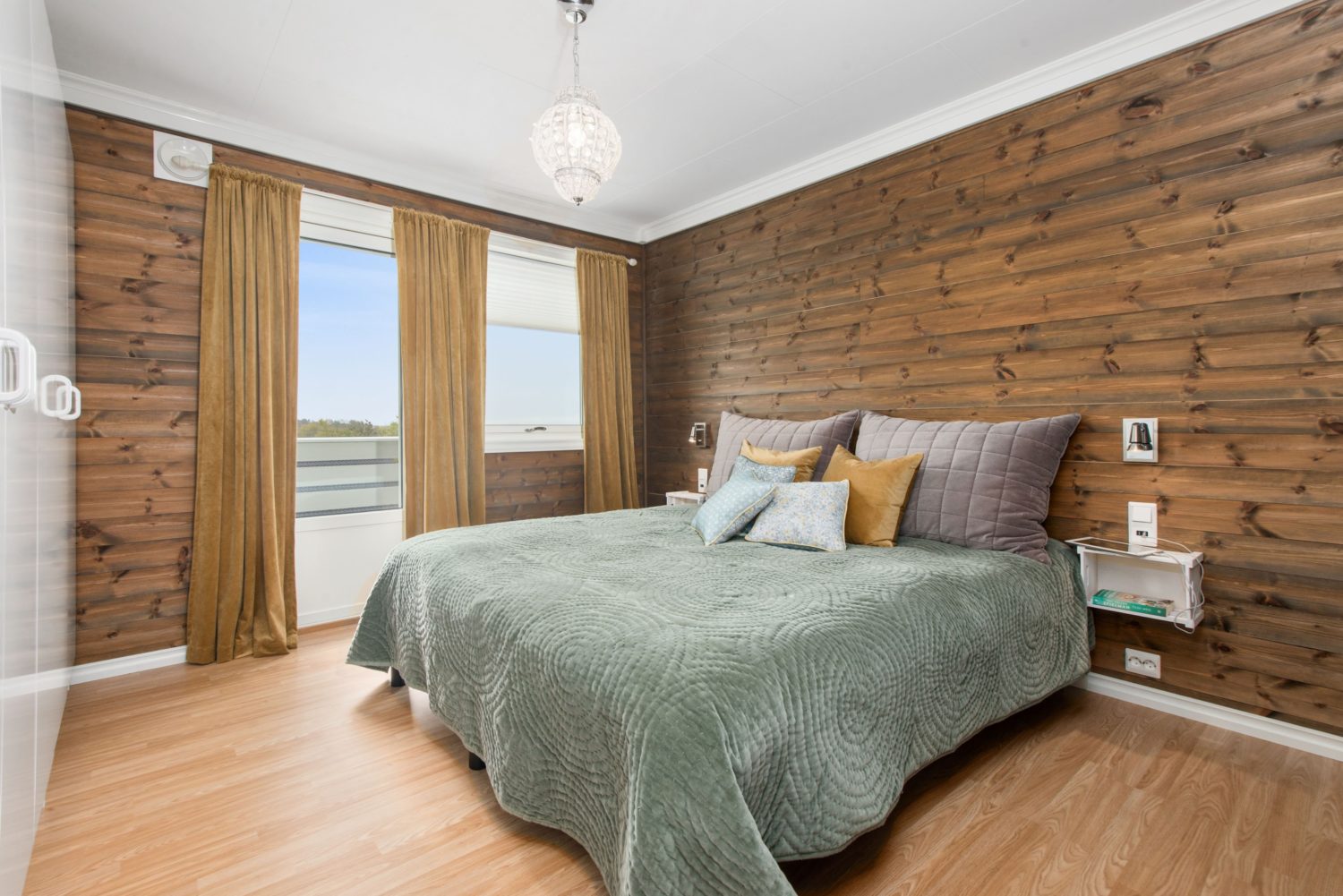 minimalist rustic bedroom