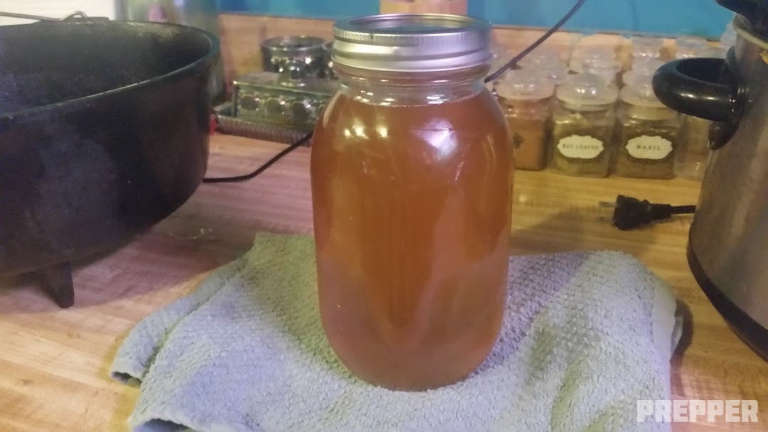 Liquid lard in a mason jar